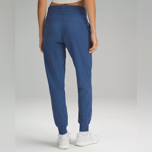 Lululemon Dance Studio Mid-Rise Jogger
Pitich blue - Picture 2 of 8